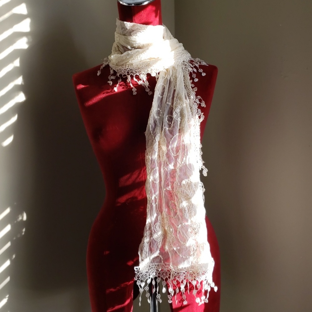 Cream Lace Dainty Scarf